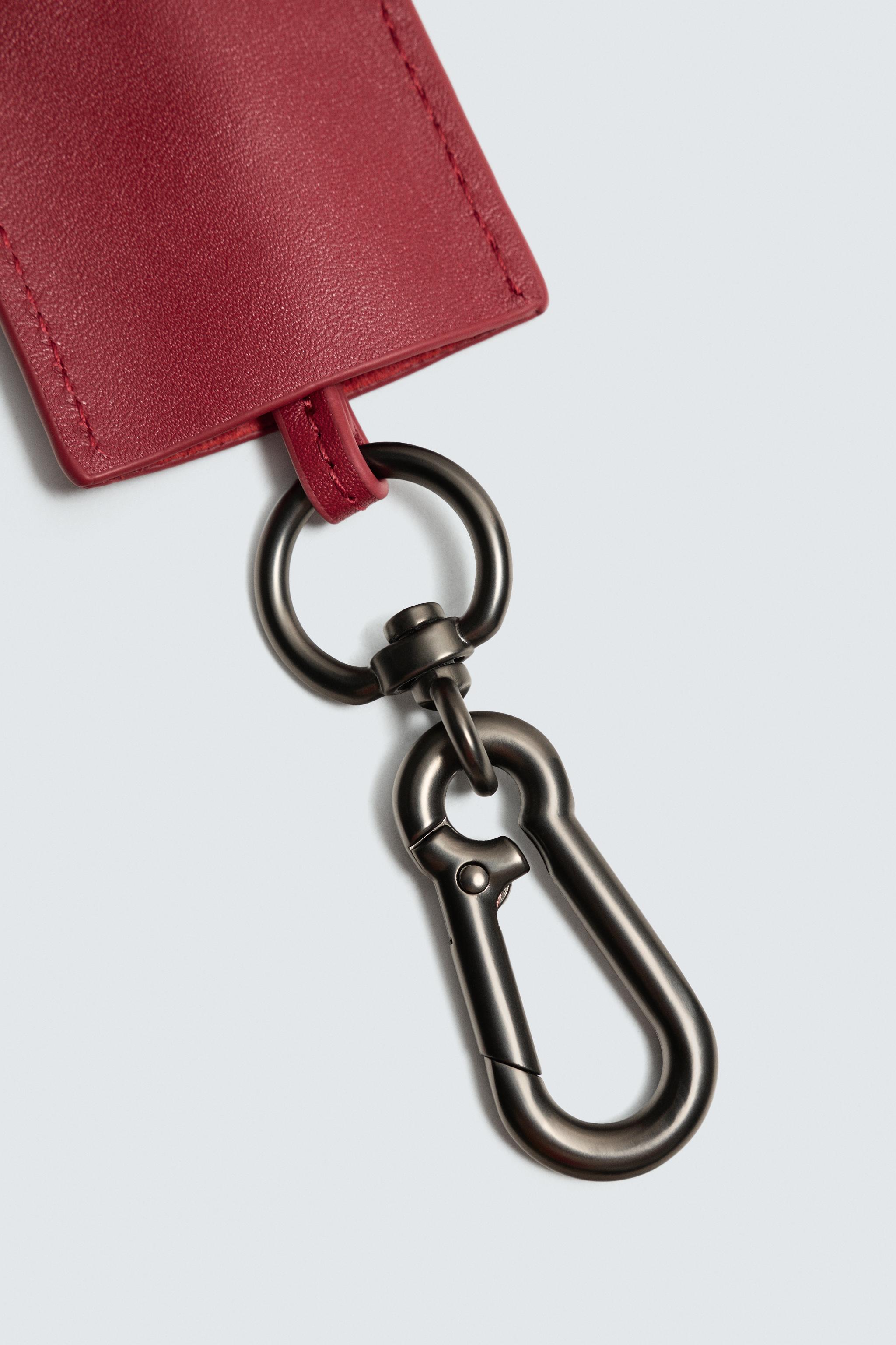 PORTE-CLÉS AVEC PENDENTIF CUIR ÉDITION LIMITÉE